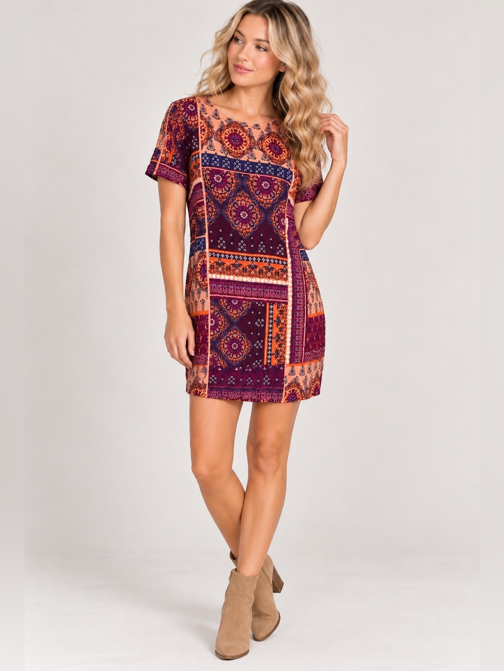 Vici bohemian mini dress, zips up back, has pockets! Size medium great condition